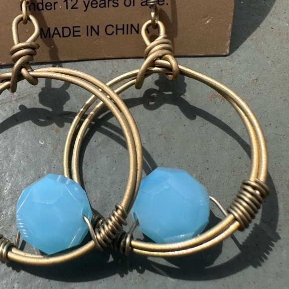 ❌SOLD❌ TWO Earrings Star & Turquoise beads Silver Copper tone twist wire NWT - Picture 7 of 7